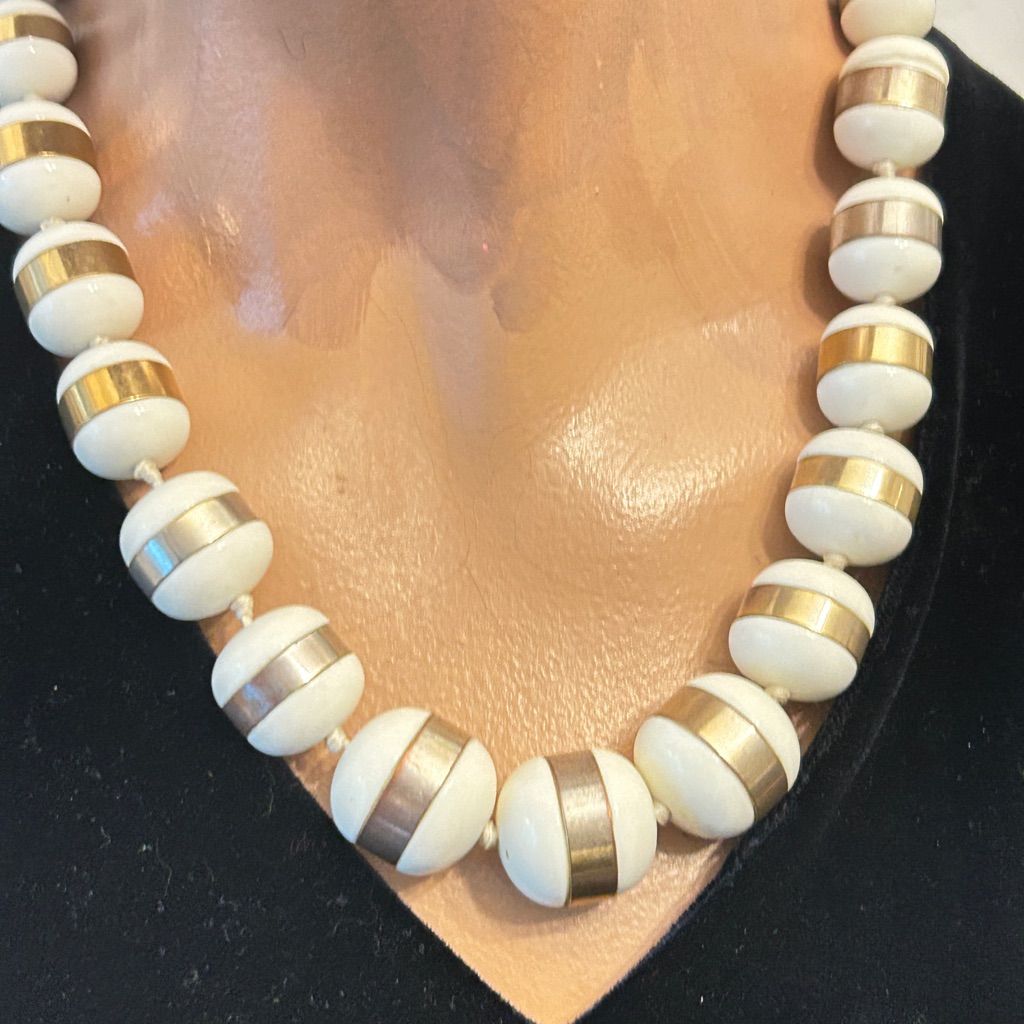 Vintage Banana Republic White And Gold Necklace